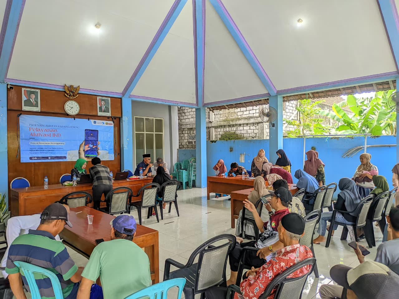 Foto: Aktivasi Identitas Kependudukan Digital (IKD) di Desa Kalanganyar