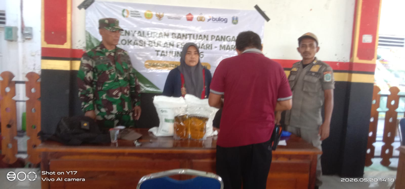 Foto: Monitoring Penyaluran Bantuan Pangan Alokasi Februari–Maret 2026 di Desa Karangwungu Berjalan Lancar dan Kondusif
