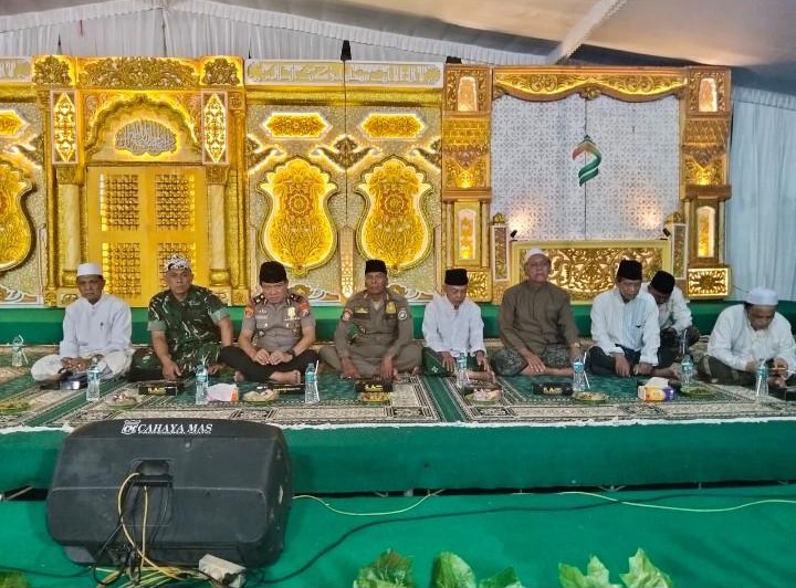 Foto: Pengajian Umum dalam rangka Haul ke - 21 Al Maghfurlah KH.M. Fadlil Marzuqi