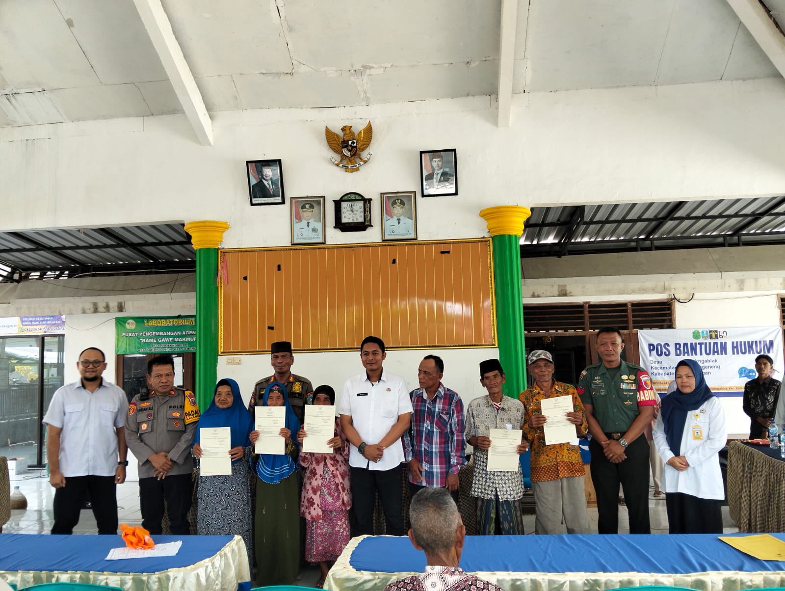 Foto: Pembagian sertifikat program kegiatan sertifikat masal / PTSL tahun 2025