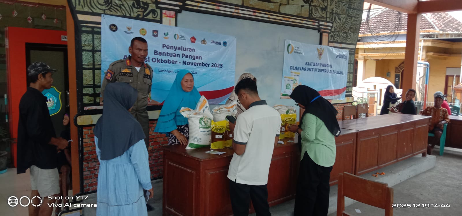 Foto: Monitor penyaluran bantuan pangan alokasi Oktober - November 2025 di desa sungelebak