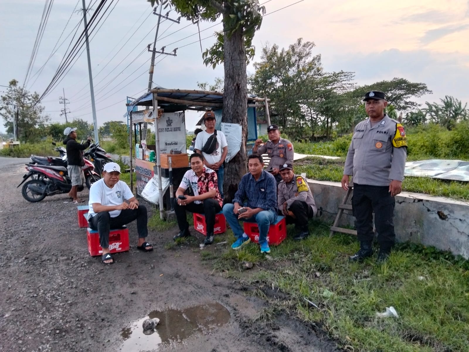 Foto: Patroli rutin pencegahan balap liar di ruas jalan pucangro