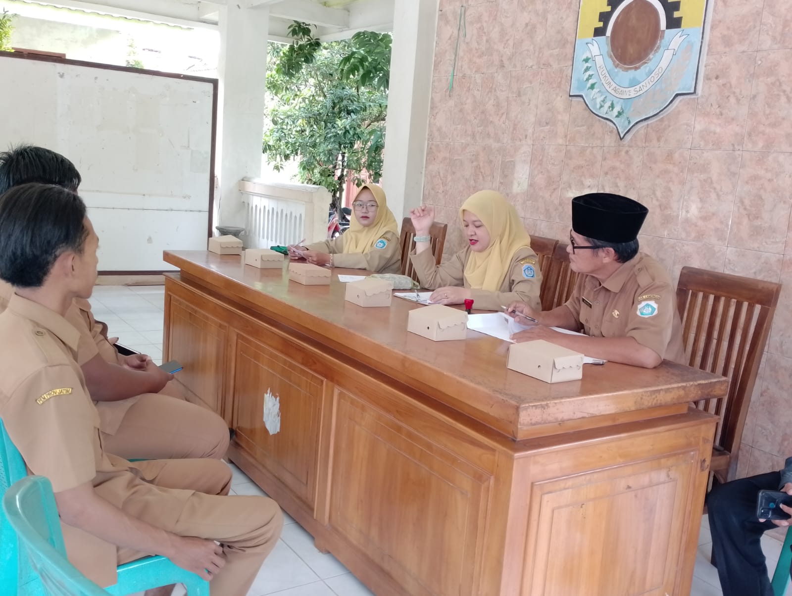 Foto: Inspektorat melaksanakan kegiatan pemeriksaan di Desa Kawistolegi