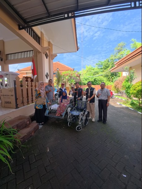 Foto: Penyaluran Bantuan Sosial ATENSI Tahun 2026 di Kecamatan Karanggeneng Berjalan Lancar, Camat Karanggeneng Hadir Berikan Dukungan dan Pendampingan