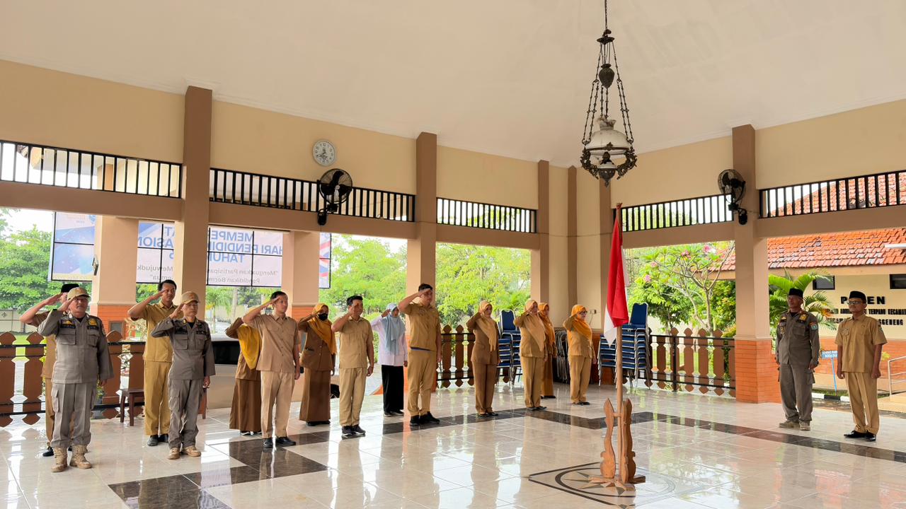Foto: Apel Rutin Senin Pagi Kecamatan Karanggeneng Dilaksanakan di Pendopo Abdi Praja