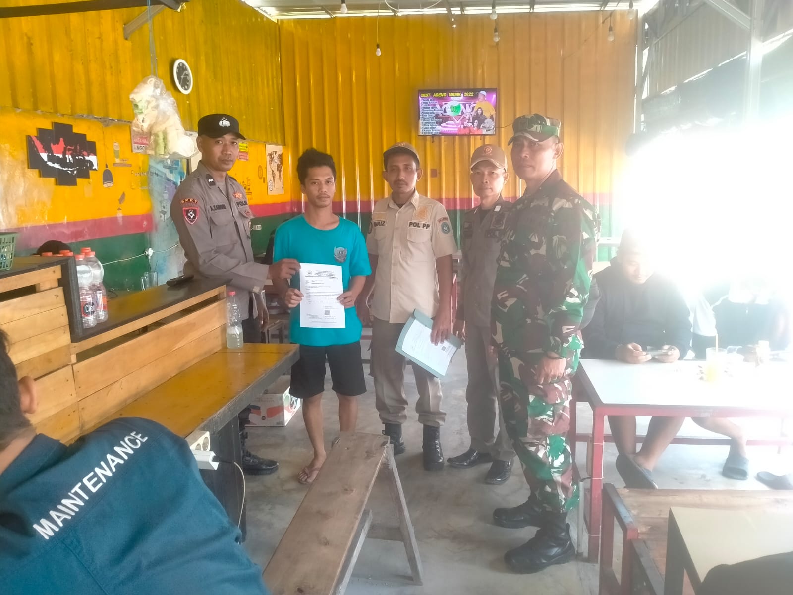 Foto: Tindak Lanjut Surat Imbauan Penutupan Sementara, Forkopimcam Karanggeneng Lakukan Sosialisasi ke Warkop Telon Sumberwudi Arah Maduran