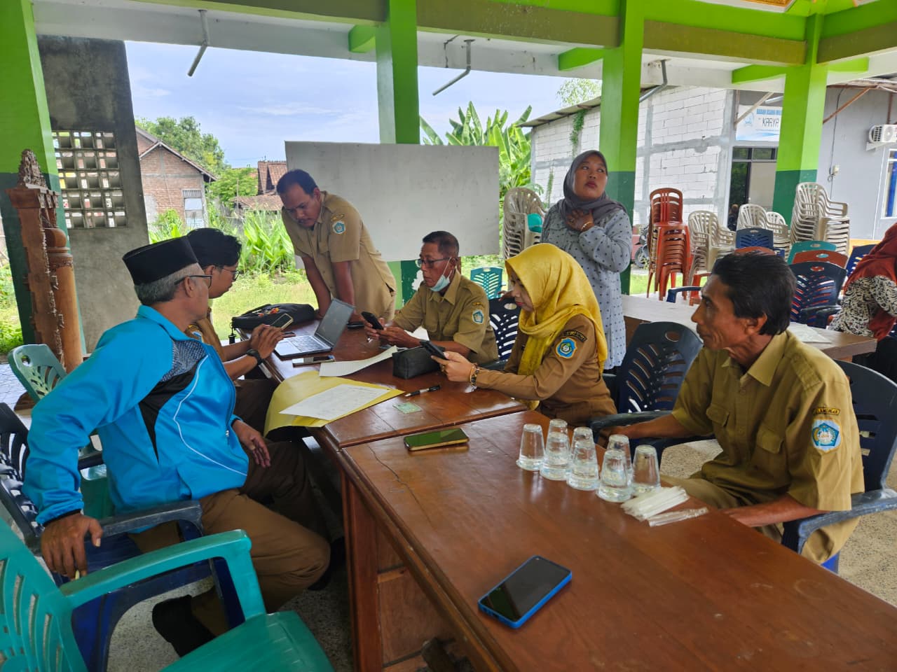 Foto: Jemput Bola Aktivasi IKD di Desa Tracal