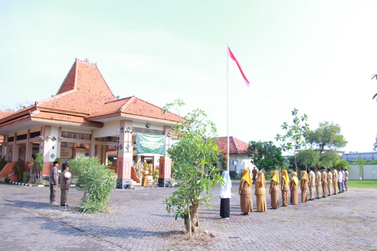 Foto: Apel Rutin Senin Pagi Kecamatan Karanggeneng