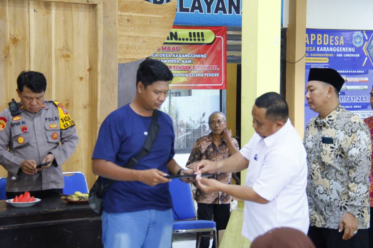 Foto: Penyegelan laptop untuk kegiatan ujian pengangkatan perangkat desa karanggeneng