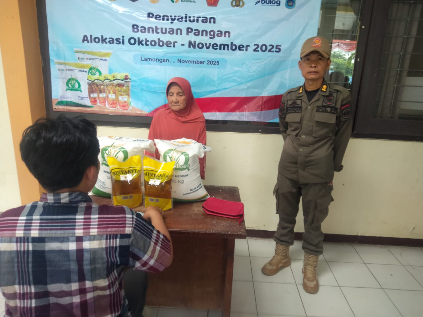 Foto: Monitor penyaluran bantuan pangan alokasi Oktober - November 2025 Desa Karanggeneng Kecamatan Karanggeneng