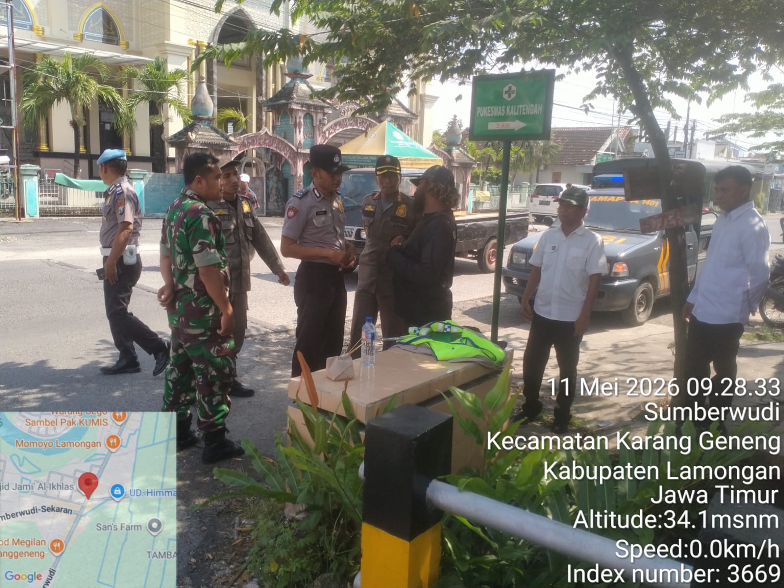 Foto: Pengamanan Tindak Lanjut Laporan Masyarakat Terkait Gangguan Ketertiban di Area Penyebrangan Jalan