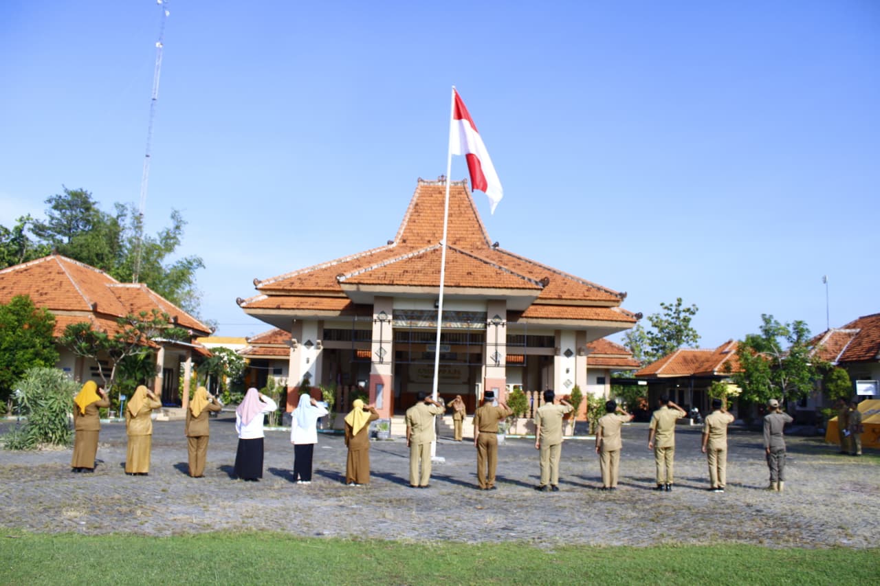 Foto: Apel rutin senin pagi Kecamatan Karanggeneng