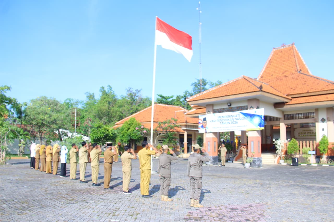 Foto: Apel Senin Pagi, Tingkatkan Disiplin dan Semangat Pelayanan di Kecamatan Karanggeneng