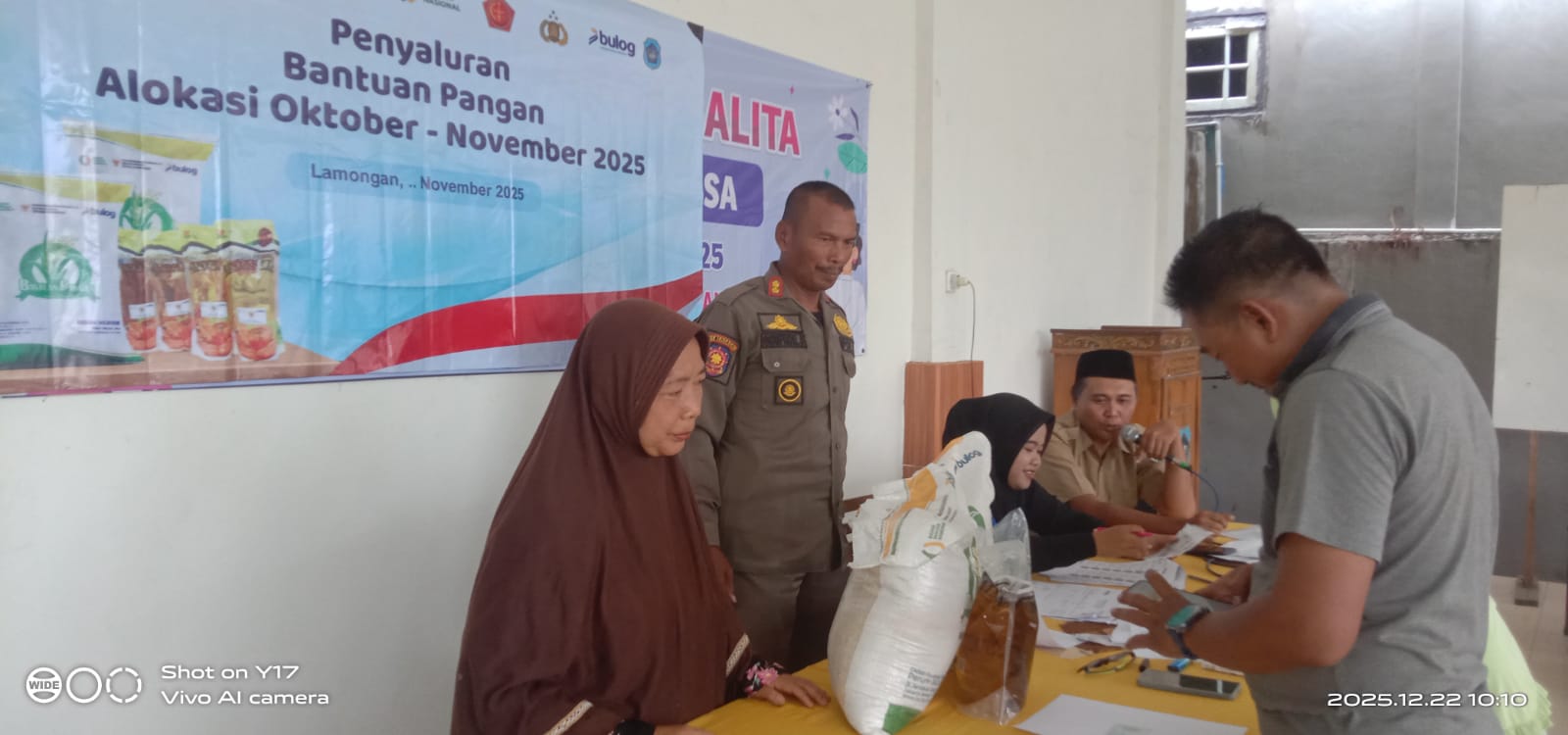 Foto: Monitor penyaluran bantuan pangan alokasi Oktober - November 2025 di Desa Banteng putih kecamatan Karanggeneng, situasi aman kondusif
