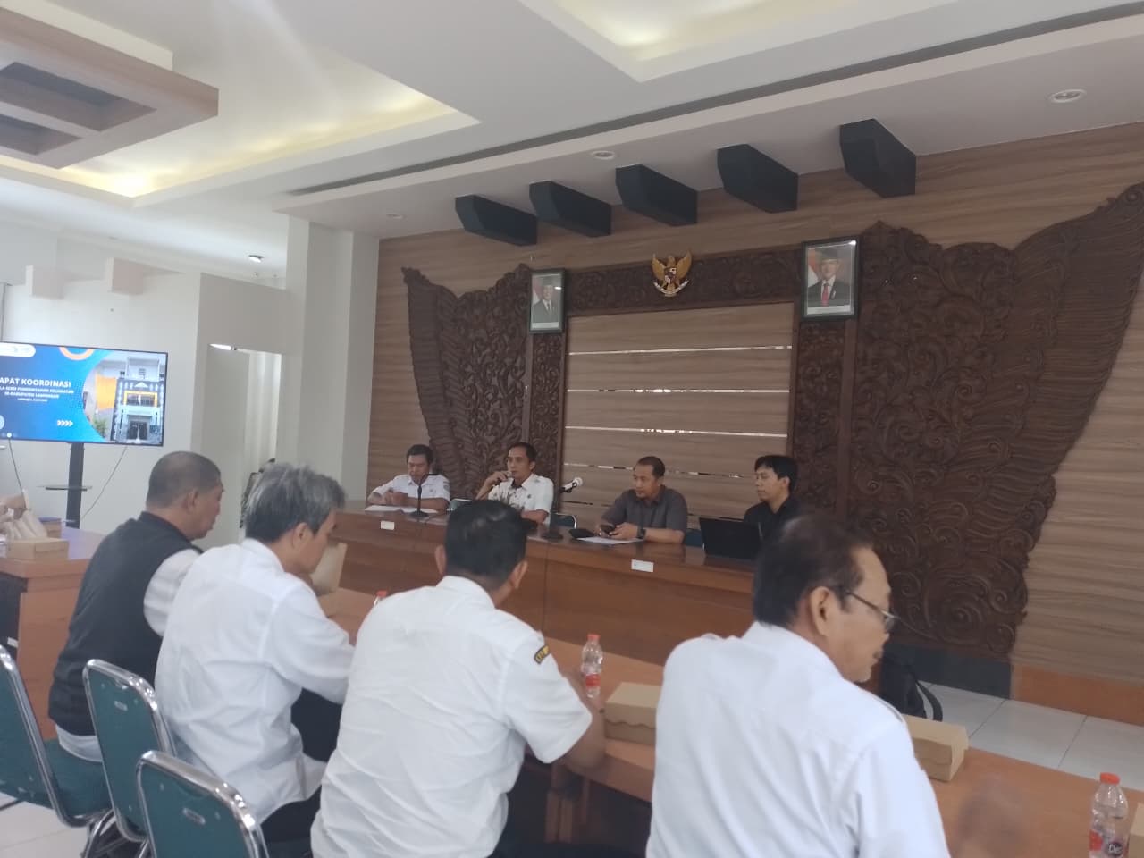 Foto: Kasi Pemerintahan Kecamatan Karanggeneng Hadiri Rapat Koordinasi Kasi Pemerintahan se-Kabupaten Lamongan