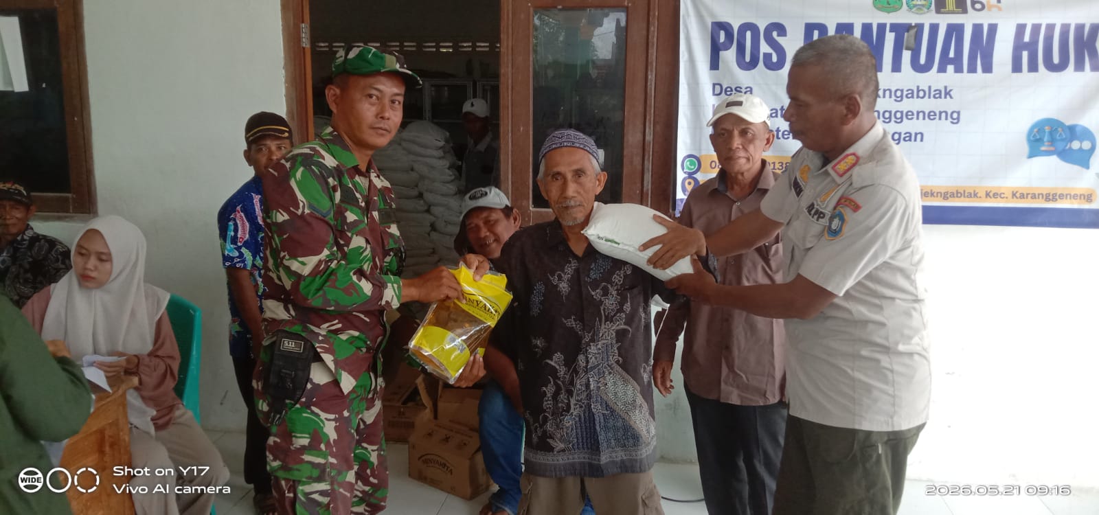 Foto: Monitoring Penyaluran Bantuan Pangan Alokasi Bulan Februari–Maret Tahun 2026 di Desa Prijekngablak Berjalan Lancar dan Kondusif