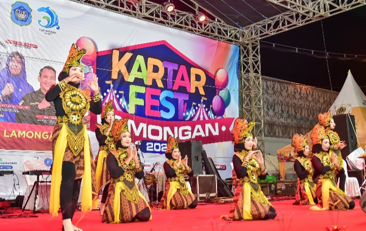 Karang Taruna Desa Drajat Meriahkan Kartar Fest Lamongan 2025 dengan Tari Singo Mengkok dan Batik Khas