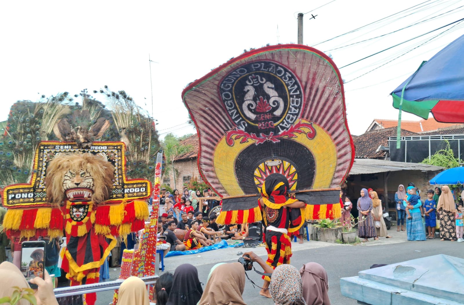 Dimeriahkan Reog, Pasar Ramadan Desa Latukan Dongkrak Ekonomi UMKM Lokal
