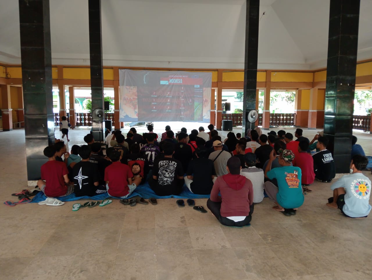 Karang Taruna Kelurahan Babat Gelar Nobar Timnas Indonesia dan Bagi Takjil