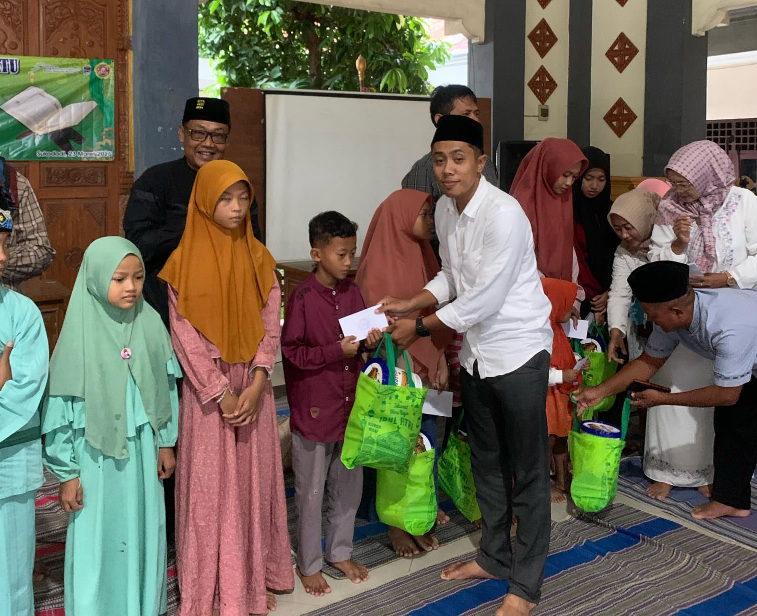 Ramadan Penuh Berkah, Karang Taruna Kecamatan sukodadi Tebar Kebaikan Bersama Anak Yatim