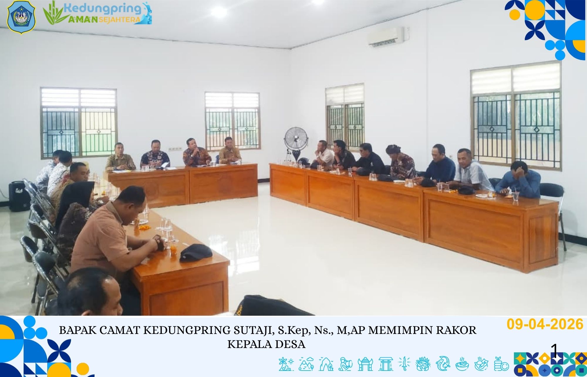 Foto: BAPAK CAMAT KEDUNGPRING SUTAJI, S.Kep, Ns.,M,AP MEMIMPIN RAKOR KEPALA DESA