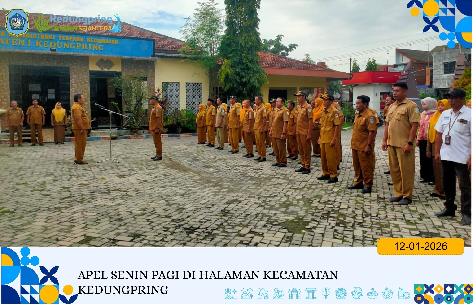 Foto: APEL SENIN PAGI DI HALAMAN KECAMATAN KEDUNGPRING