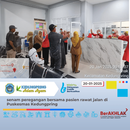 senam peregangan bersama pasien rawat jalan di Puskesmas Kedungpring