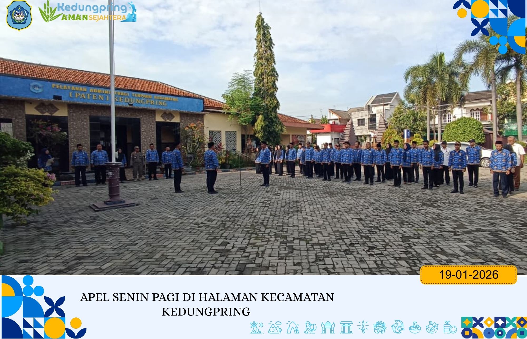 Foto: APEL SENIN PAGI DI HALAMAN KECAMATAN KEDUNGPRING