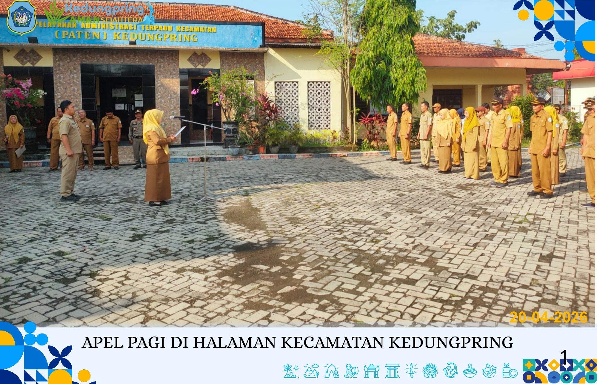 Foto: APEL PAGI DI HALAMAN KECAMATAN KEDUNGPRING