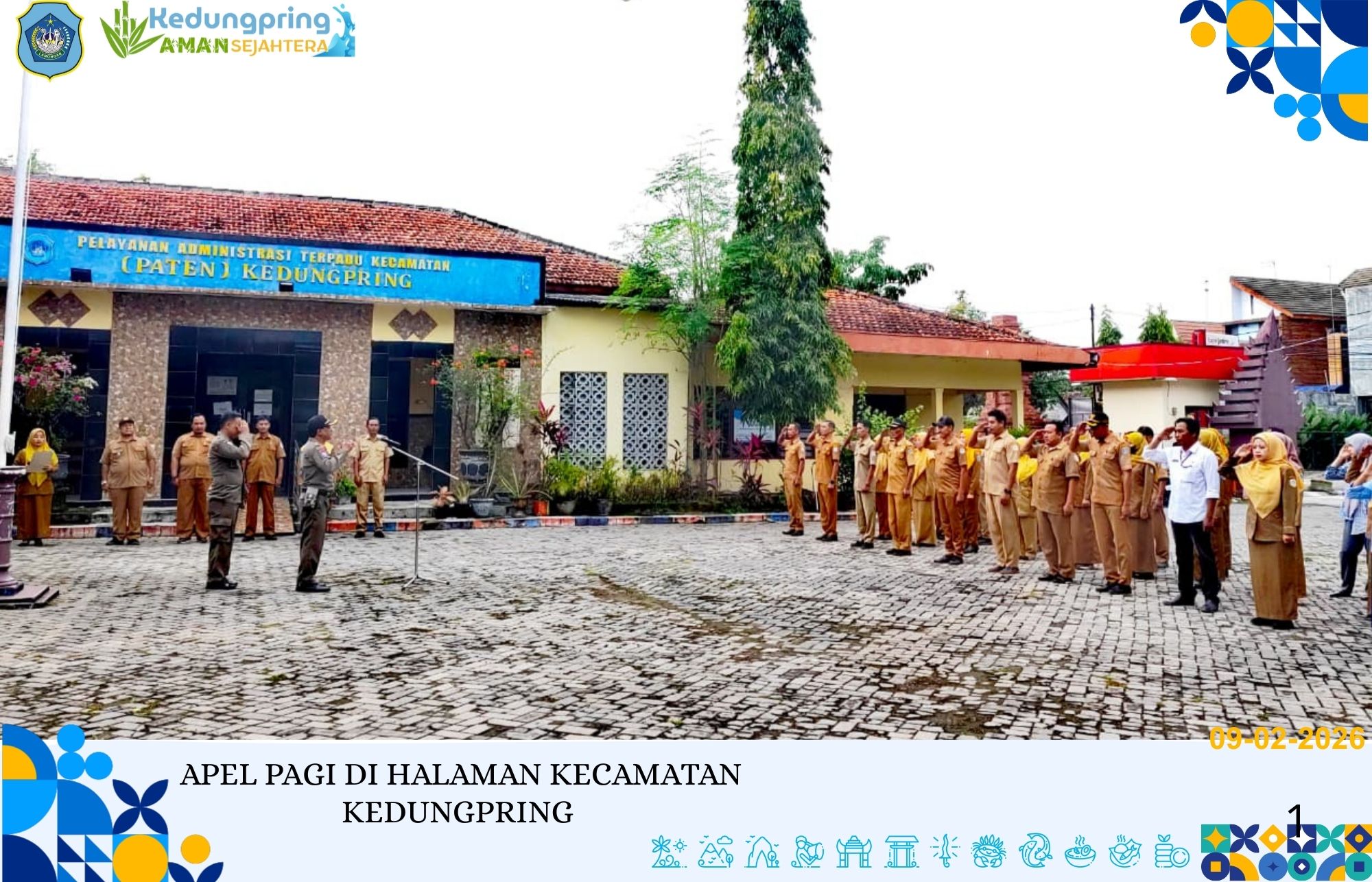 Foto: APEL PAGI DI HALAMAN KECAMATAN KEDUNGPRING