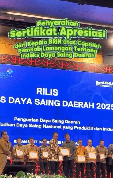 Foto: Selamat dan Sukses kepada Bapak Bupati Lamongan Yuhronur Efendi atas diterimanya Sertifikat Apresiasi dari BRIN atas capaian Indeks Daya Saing Daerah Tahun 2025 kategori Tinggi