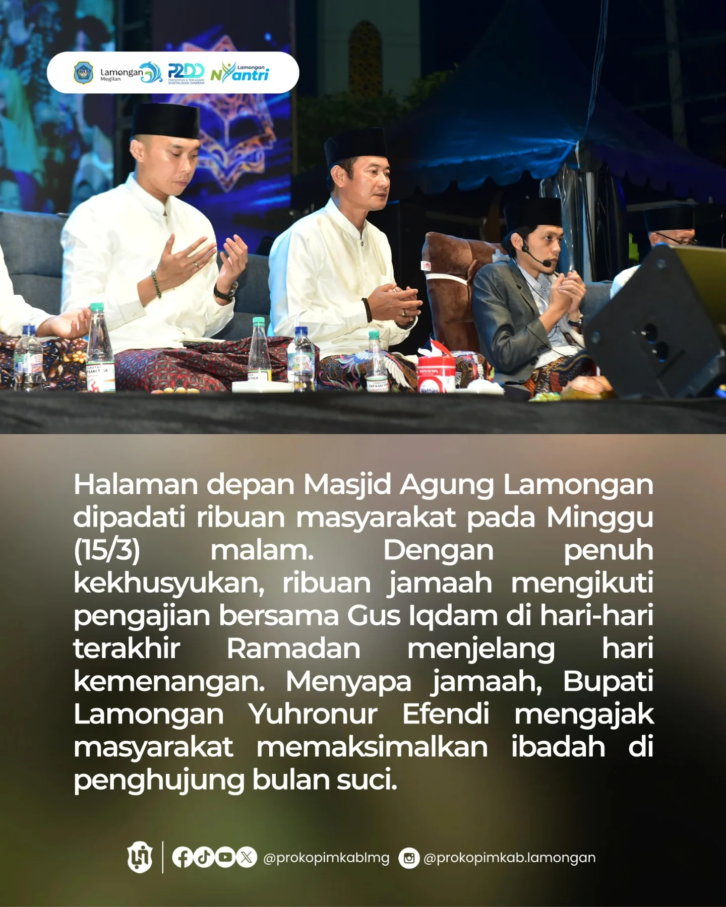 Foto: MASYARAKAT KEMBANGBAHU SAMBUT HARI KEMENANGAN BERSAMA GUS IQDAM DI ALUN-ALUN LAMONGAN