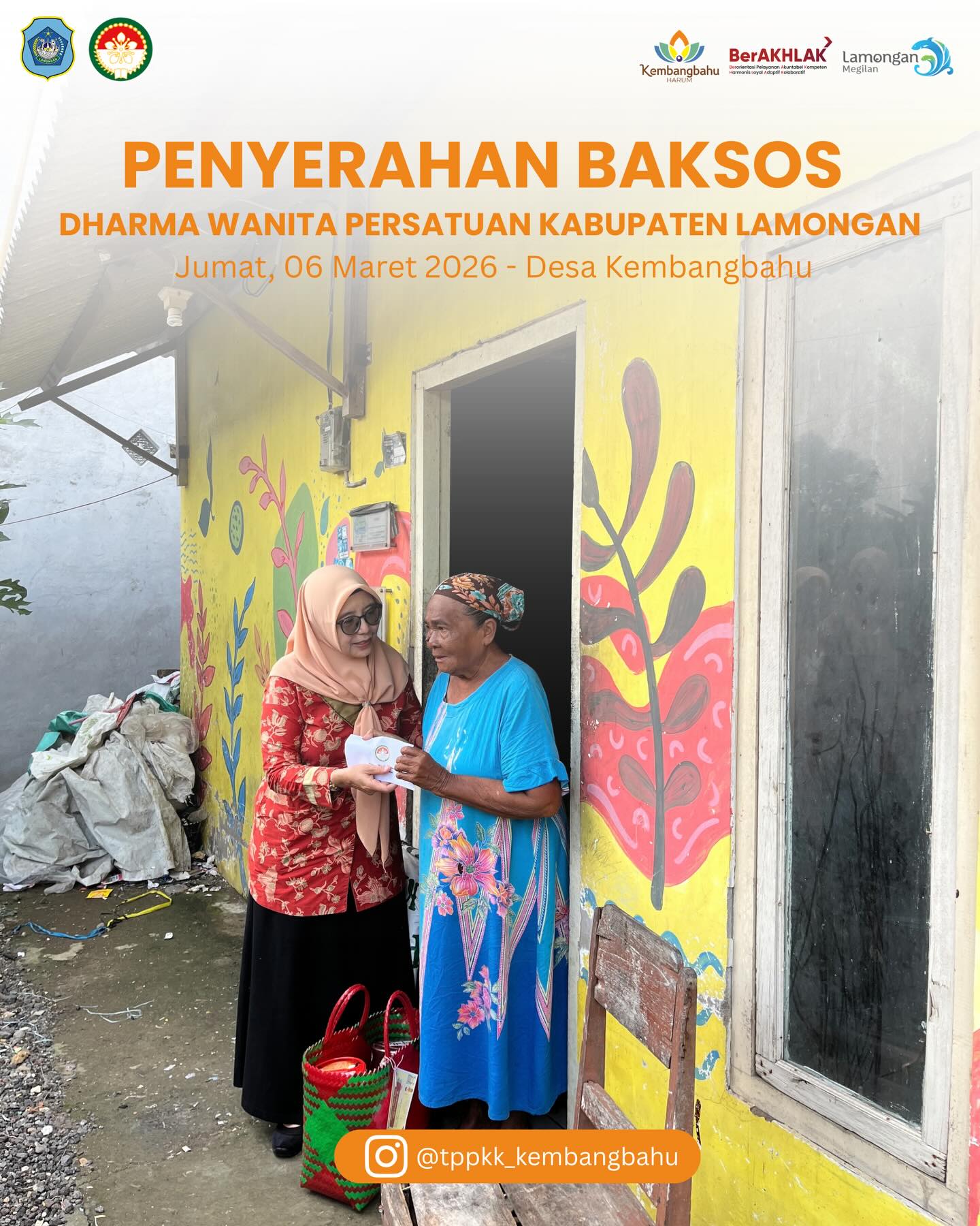 Foto: Penyerahan Baksos Dharma Wanita Persatuan