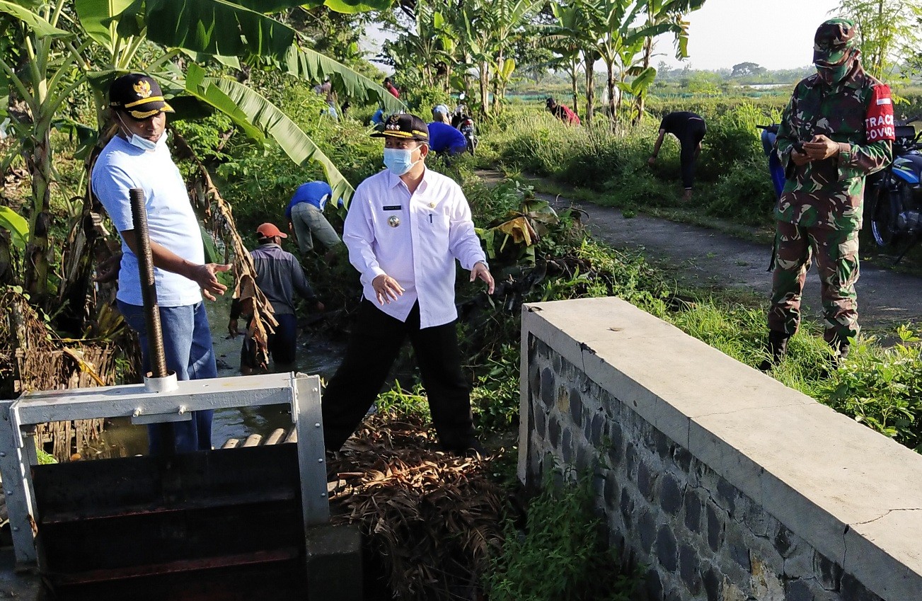 PADAT KARYA TUNAI DESA KEBET