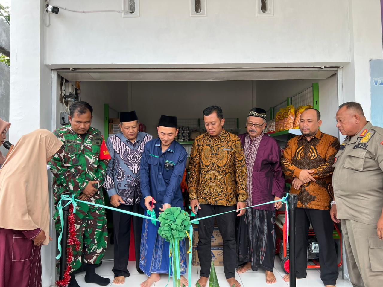 Foto: Peresmian Gerai Sembako Koperasi Desa Merah Putih Laren Resmi Dibuka