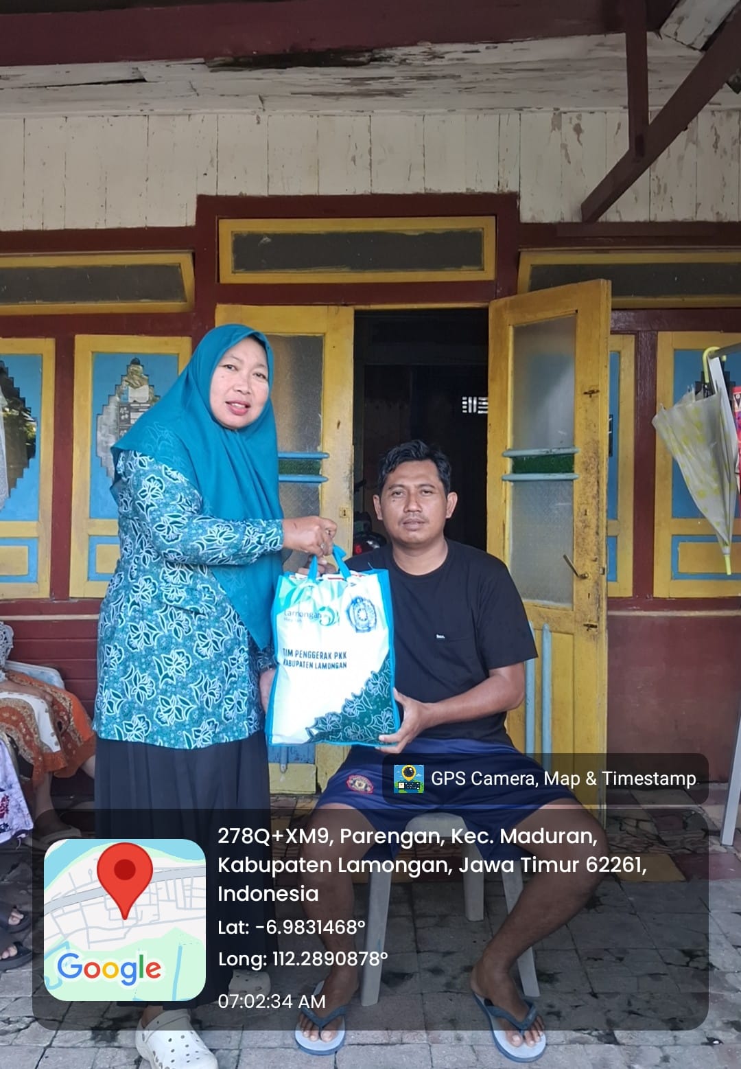 Foto: PENYERAHAN BANTUAN DARI PKK KABUPATEN