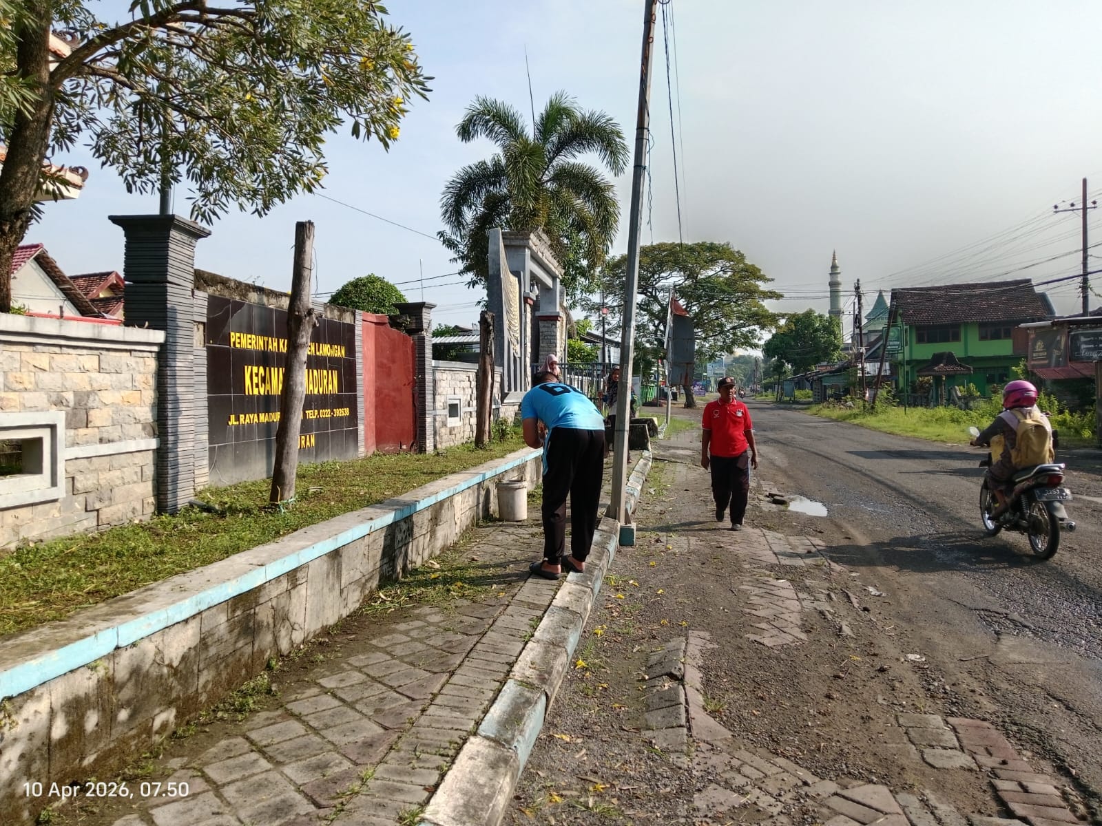 Foto: KERJA BAKTI KEBERSIHAN LINGKUNGAN (JUM'AT BERSIH)