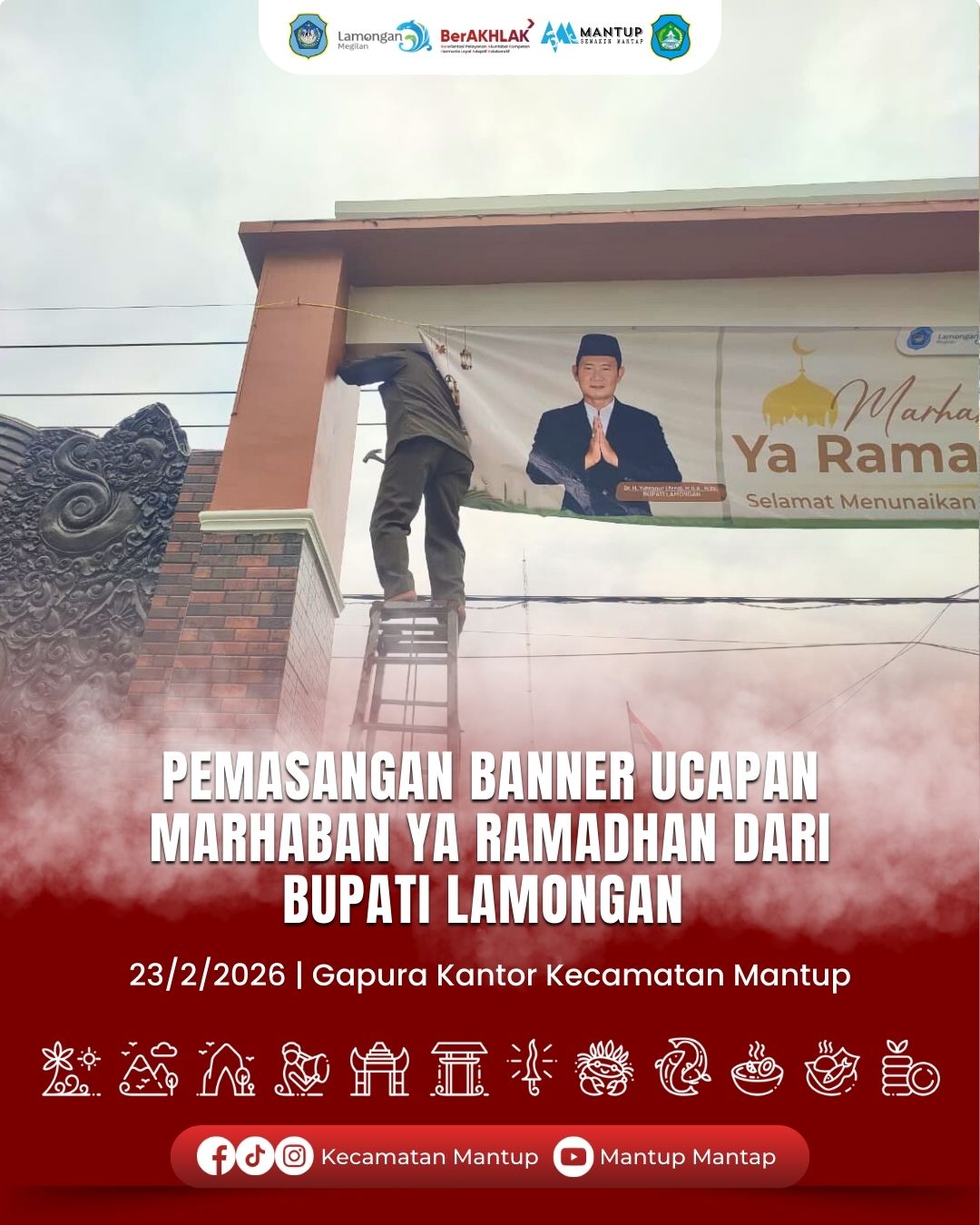 Foto: Pemasangan Banner Ucapan Marhaban Ya Ramadhan Dari Bupati Lamongan