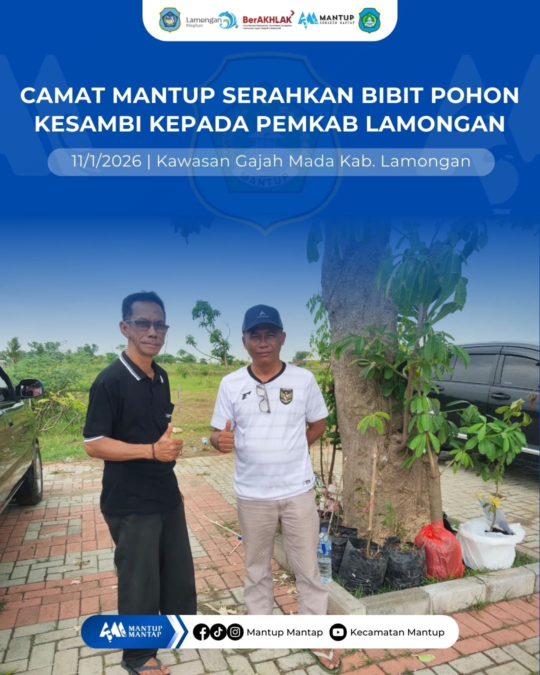 Foto: Camat Mantup Serahkan Bibit Pohon Kesambi Kepada Pemkab Lamongan