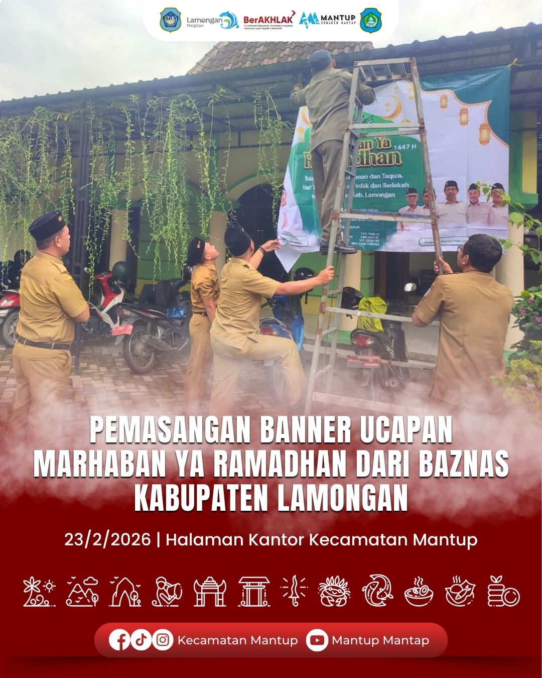 Foto: Pemasangan Banner Ucapan Marhaban Ya Ramadhan Dari BAZNAS Kabupaten Lamongan di Halaman Kantor Kecamatan Mantup