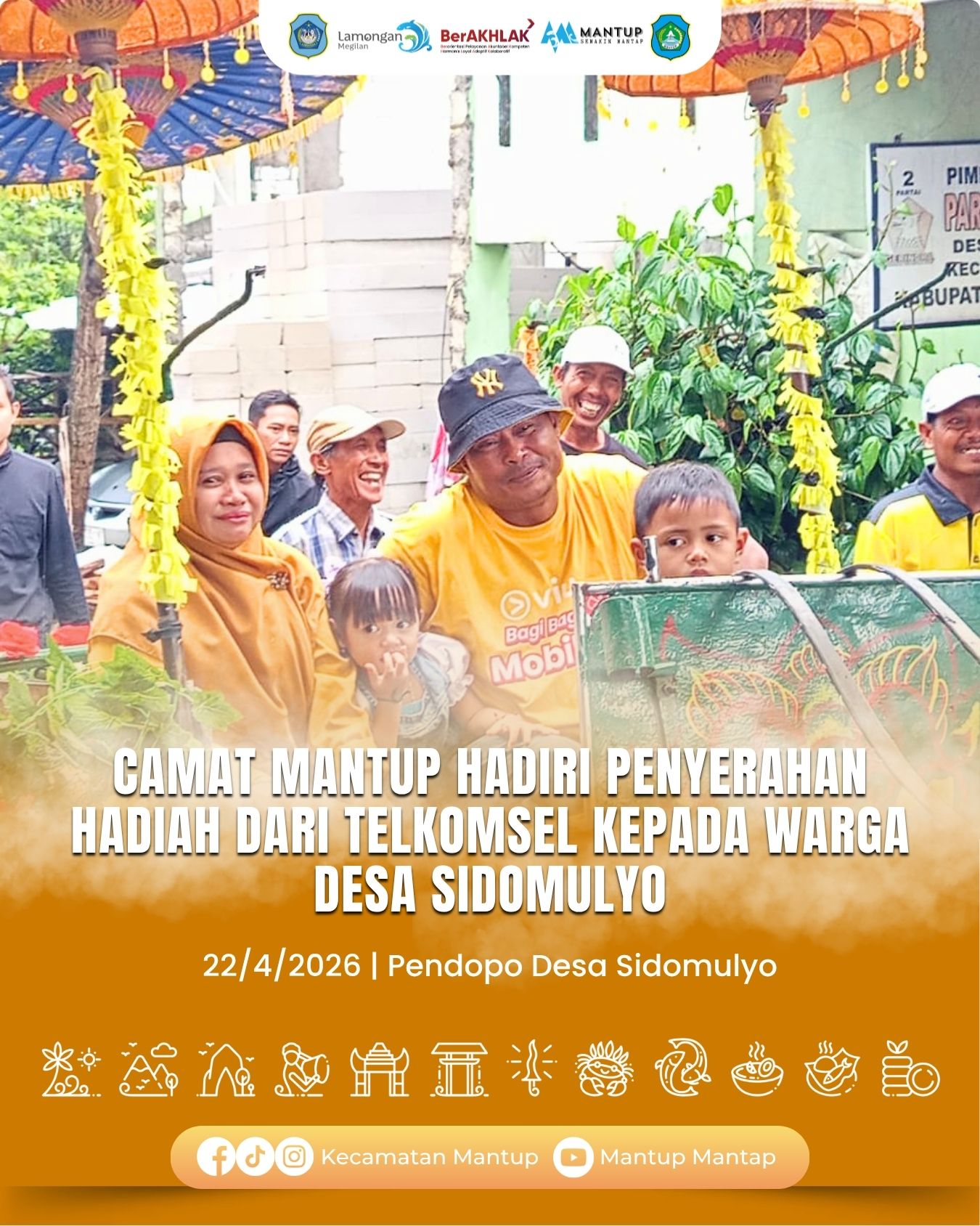 Foto: Camat Mantup Hadiri Penyerahan Hadiah Dari Telkomsel Kepada Warga Desa Sidomulyo