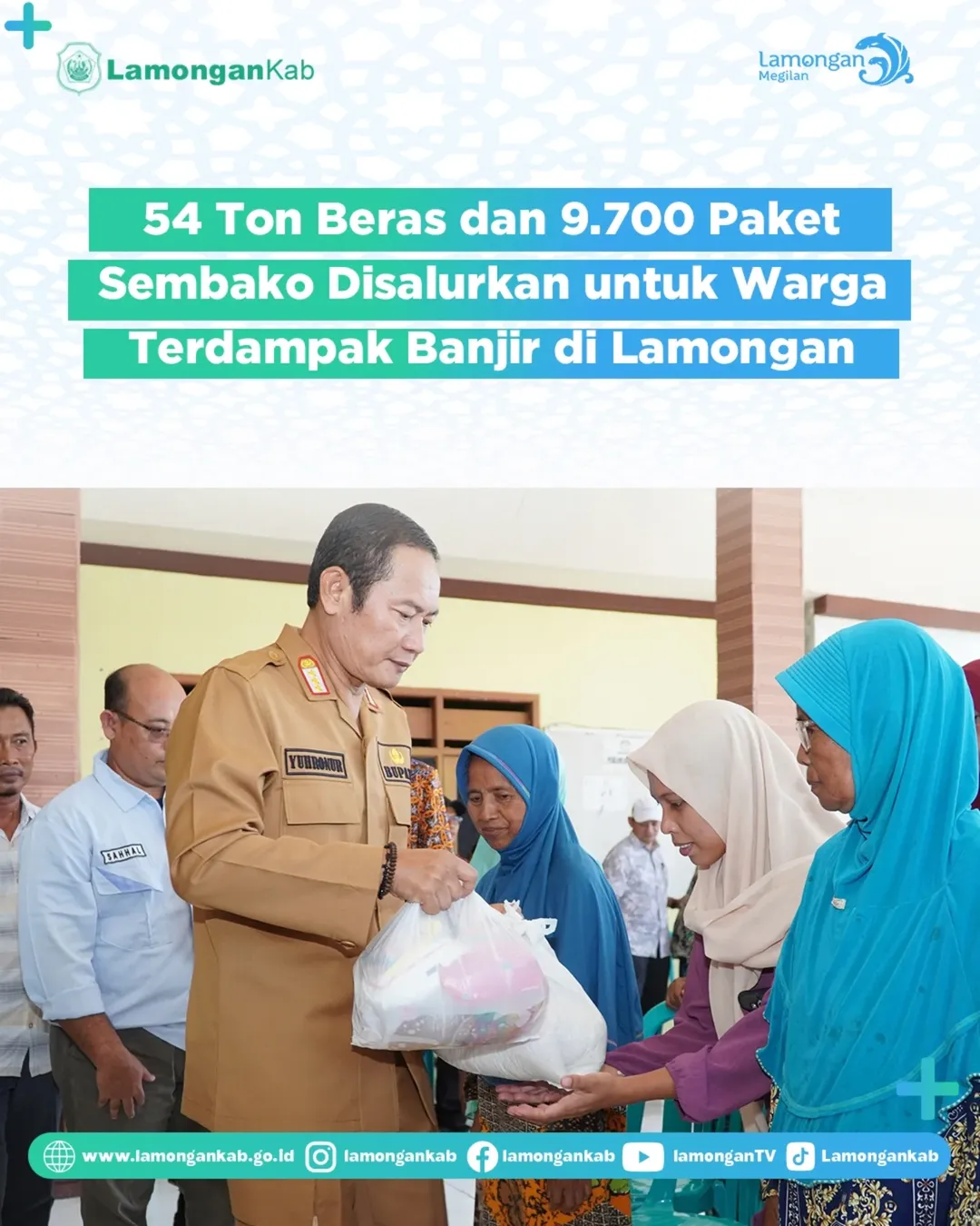 Foto: 54 Ton Beras dan 9.700 Paket Sembako Disalurkan untuk Warga Terdampak Banjir di Lamongan