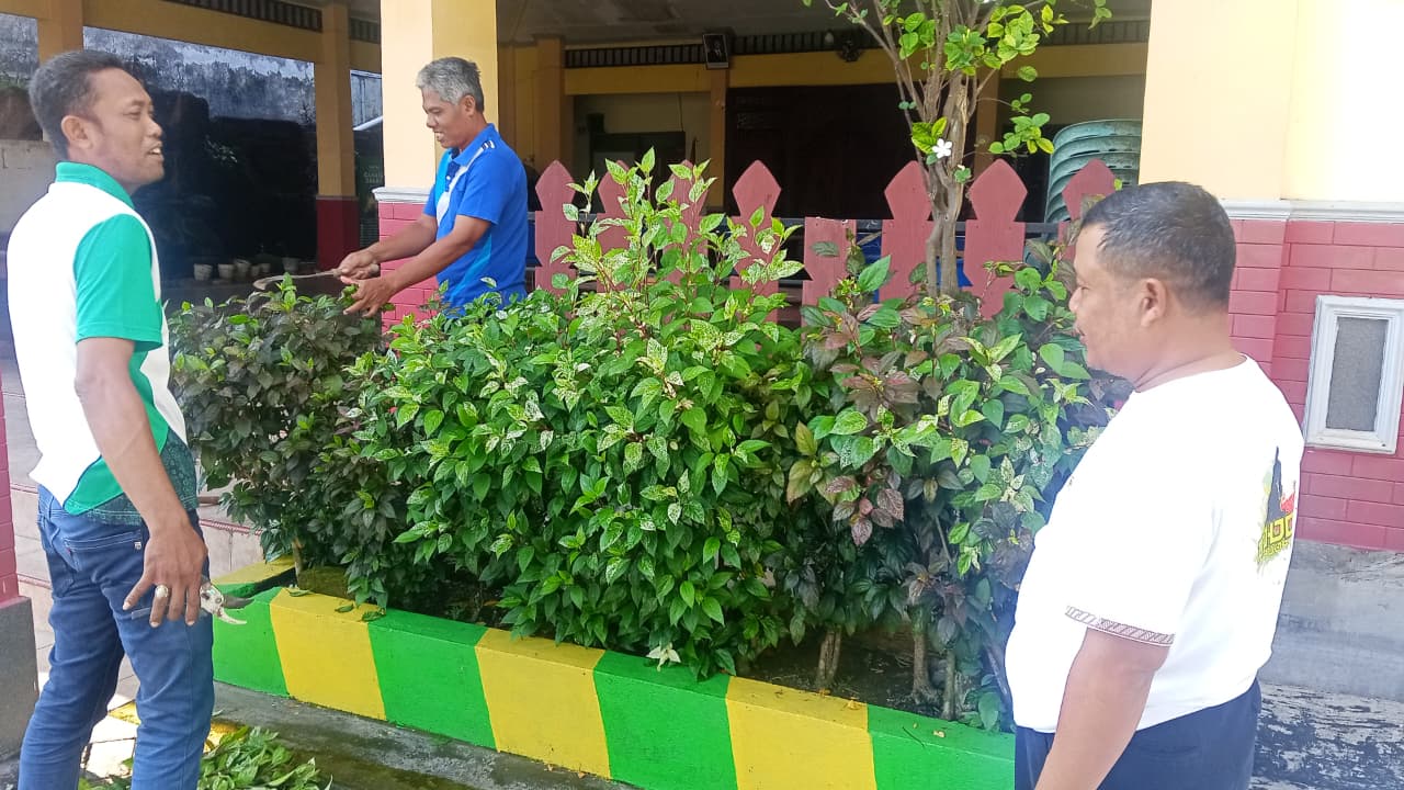 Foto: Kerja Bakti Setiap Hari Jumat Kantor Kecamatan Modo