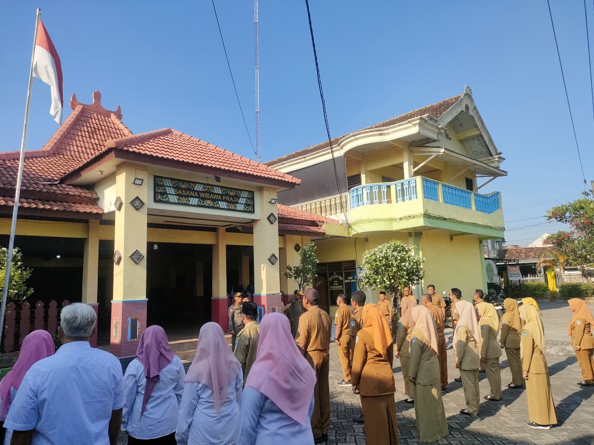 Foto: Kegiatan Rutin Apel Pagi ASN Kecamatan Modo