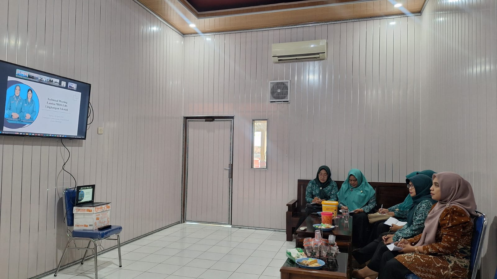 Foto: TP PKK Kecamatan Modo Mengikuti Zoom Meeting yang dilaksanakan oleh TP PKK Kabupaten Lamongan