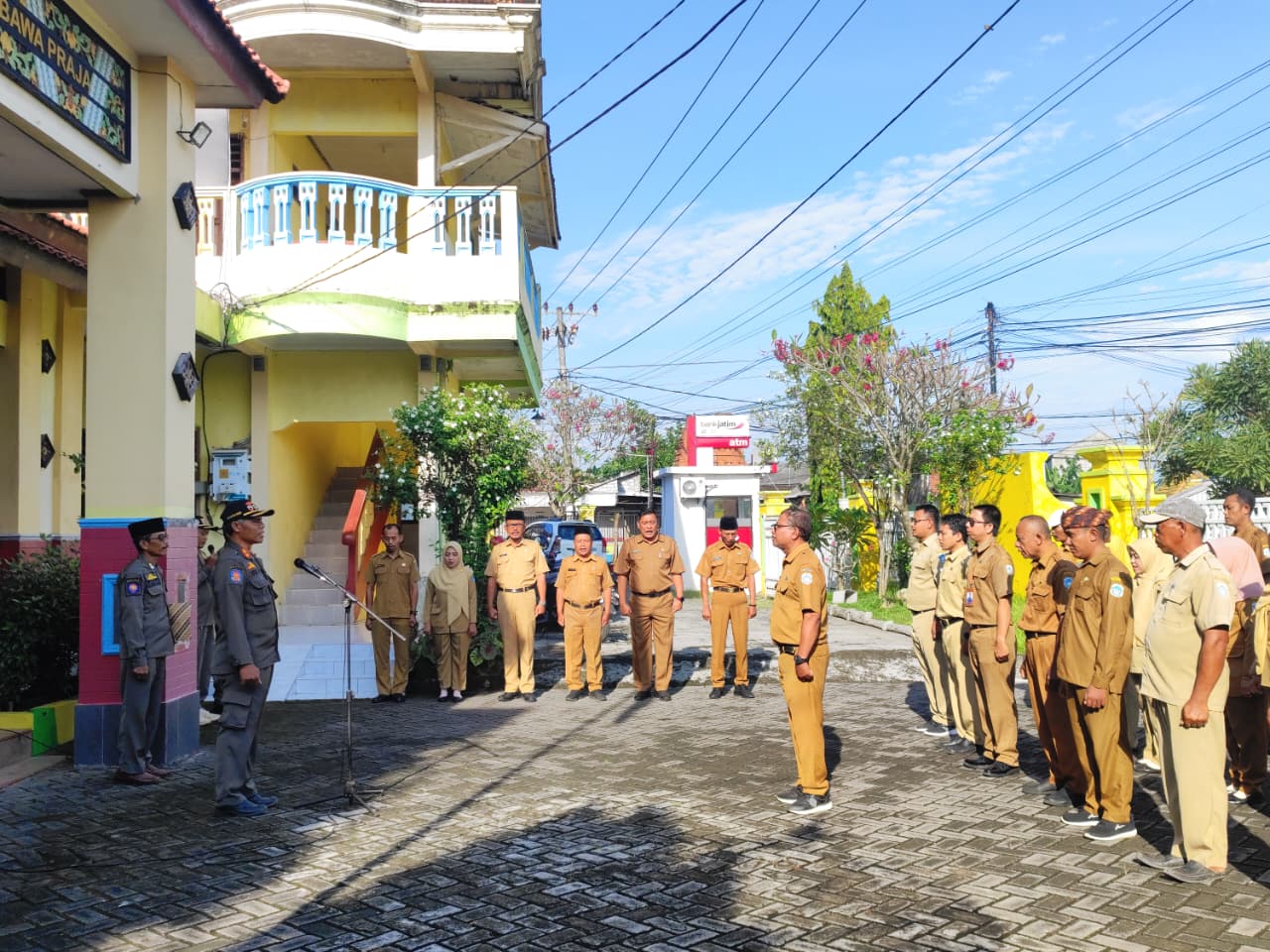 Foto: Kegiatan Apel Pagi di Halaman Kantor Kecamatan Modo