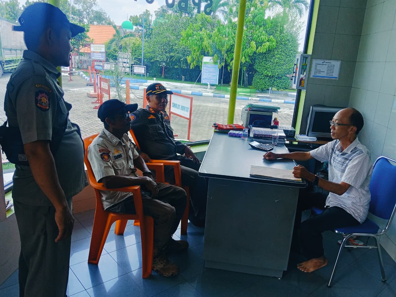 Foto: Pengecekan Ketersediaan BBM di Pom Bensin Nguwok Kecamatan Modo