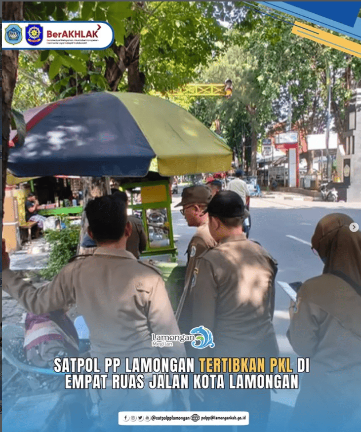 Foto: Satpol PP Kabupaten Lamongan Tertibkan PKL demi Menjaga Ketentraman dan Ketertiban Umum