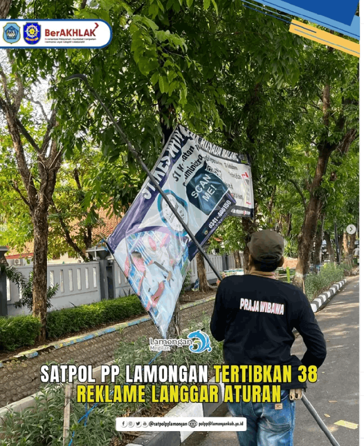 Foto: Satpol PP Lamongan Tertibkan 38 Reklame Langgar Aturan