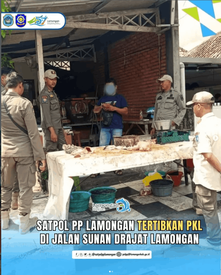 Foto: SATPOL PP LAMONGAN TERTIBKAN PKL DI JALAN SUNAN DRAJAT
